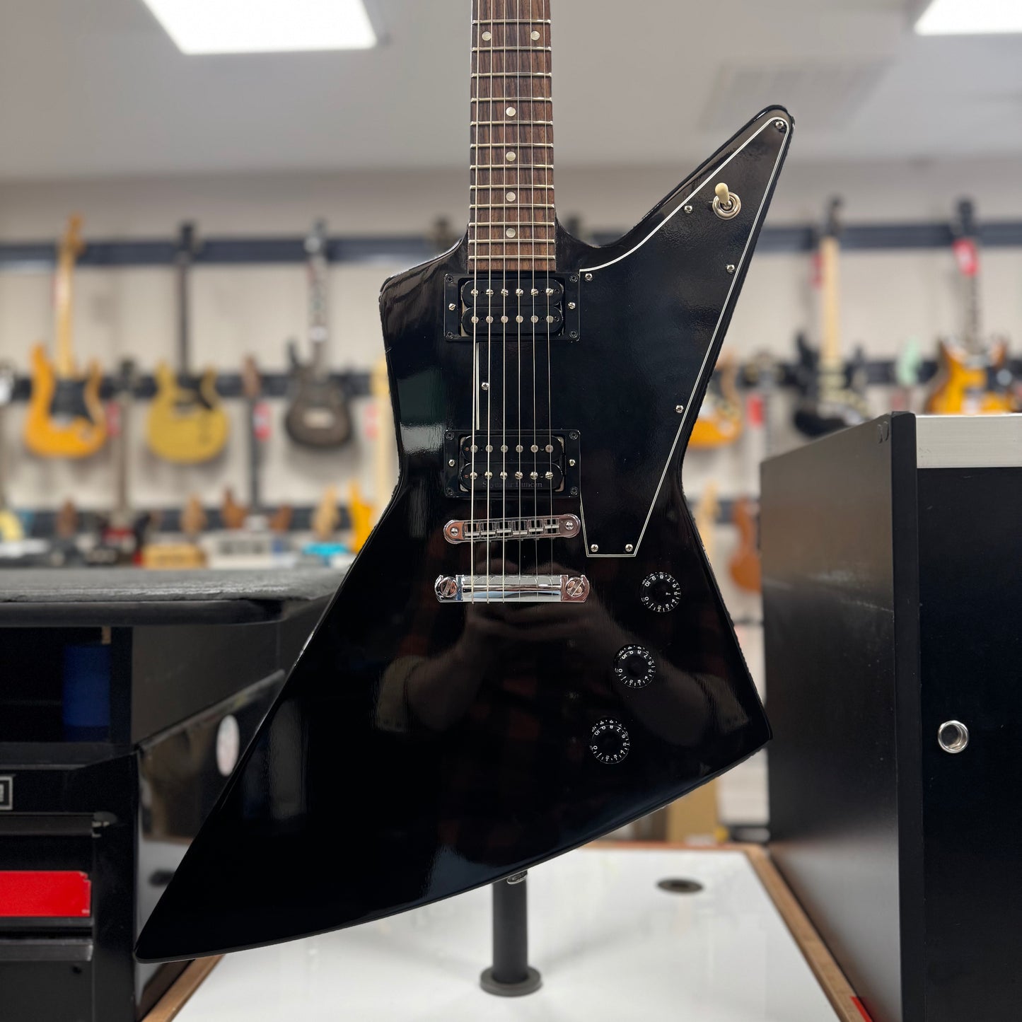 Used Gibson 70s Explorer Ebony w/Seymour Duncan PUs & case TSS6689