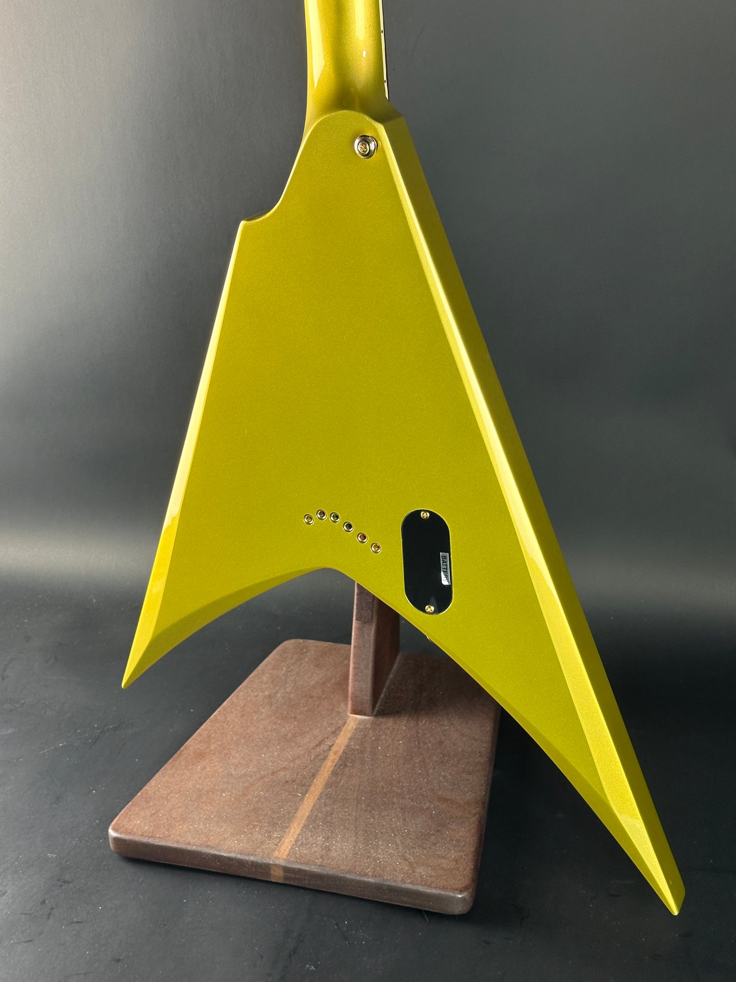 Gold-colored arrowhead on a dark gray background