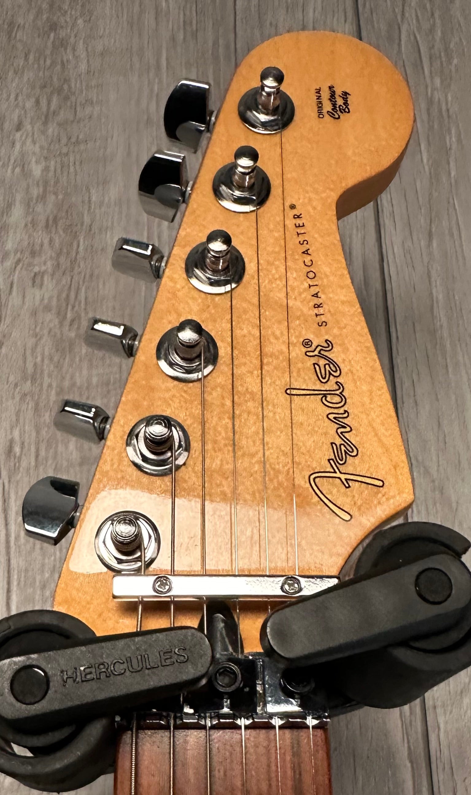Headstock of Used 2018 Fender Player Stratocaster Floyd Rose HSS 3 Tone Sunburst TSS3833