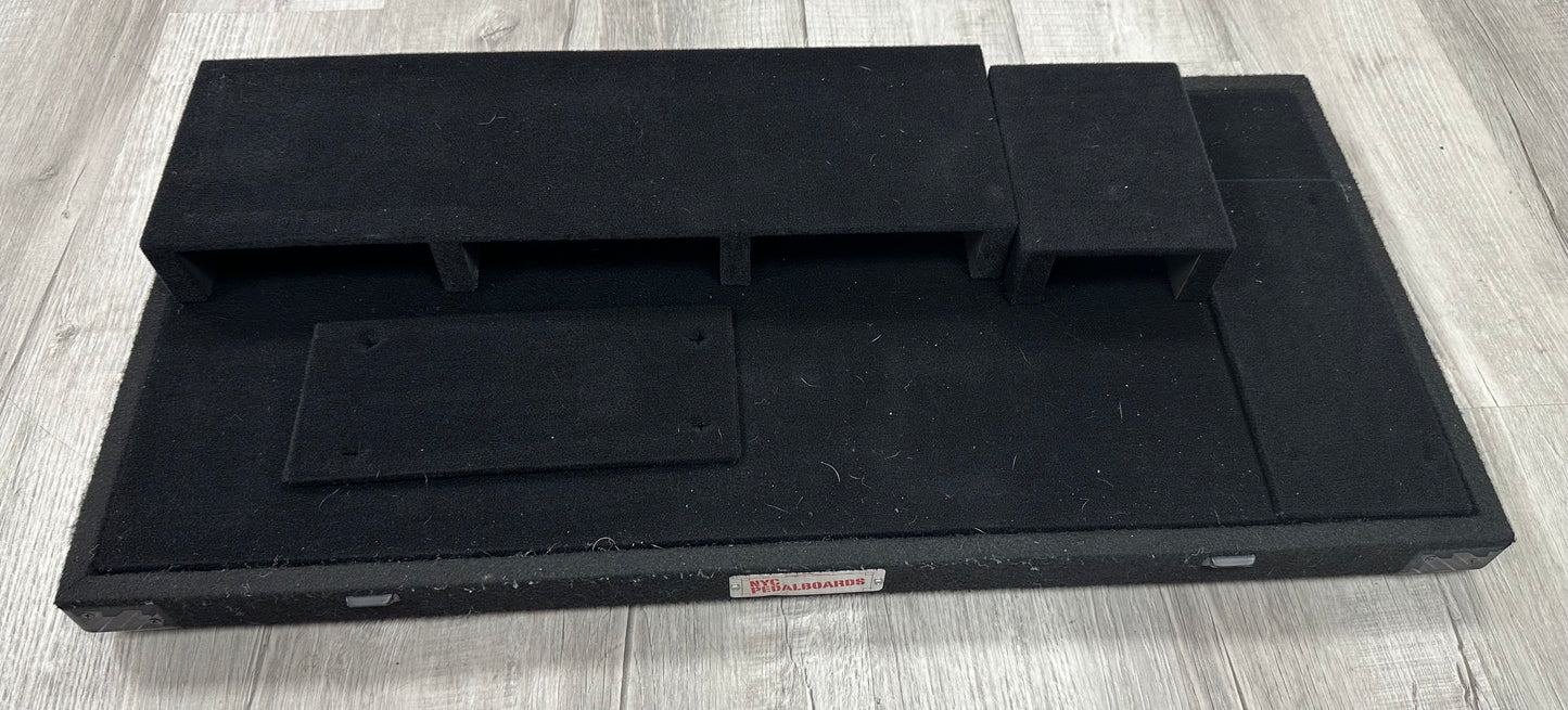 Open view of Used NYC Pedalboards GIgman 36'' w/Riser/Wah/Volume Pedal Mount TSS3839