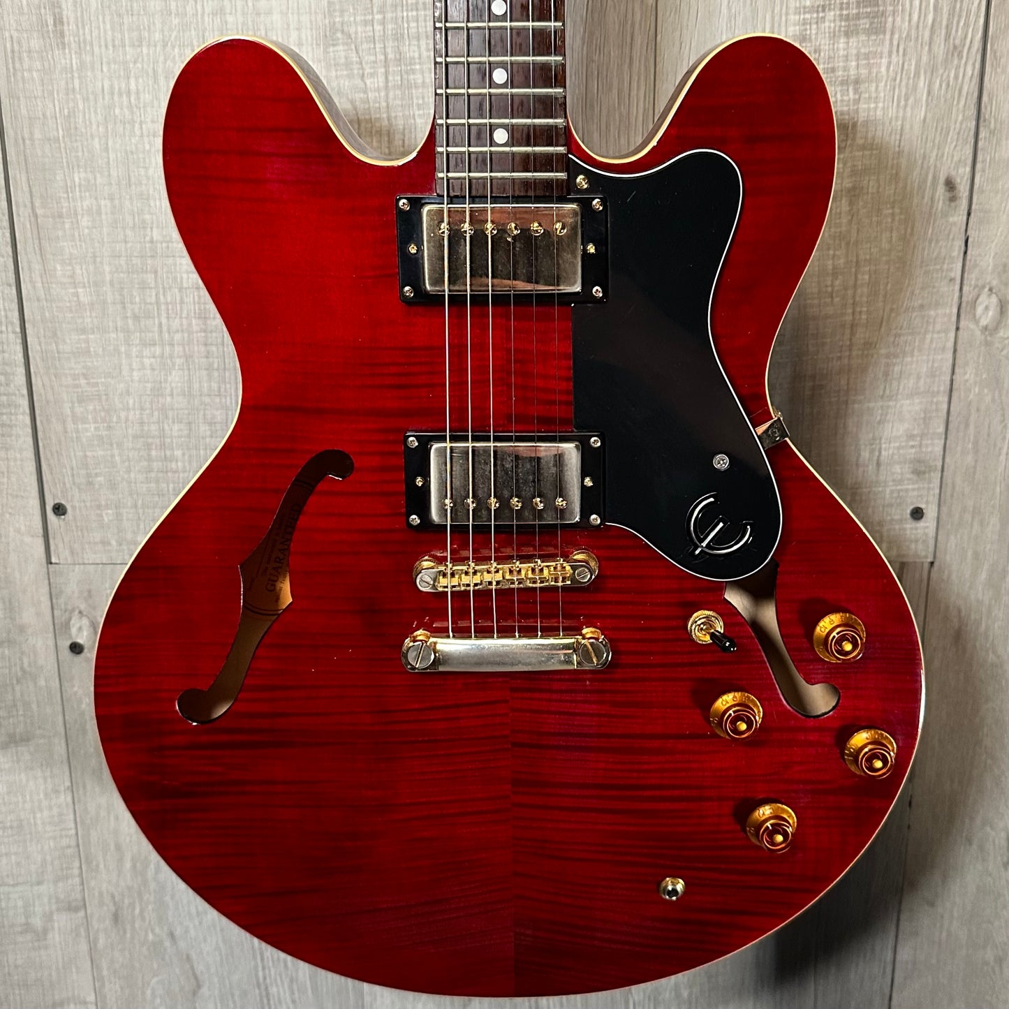 Top of Used Epiphone Dot Deluxe Cherry Flame Top w/case TSS3855