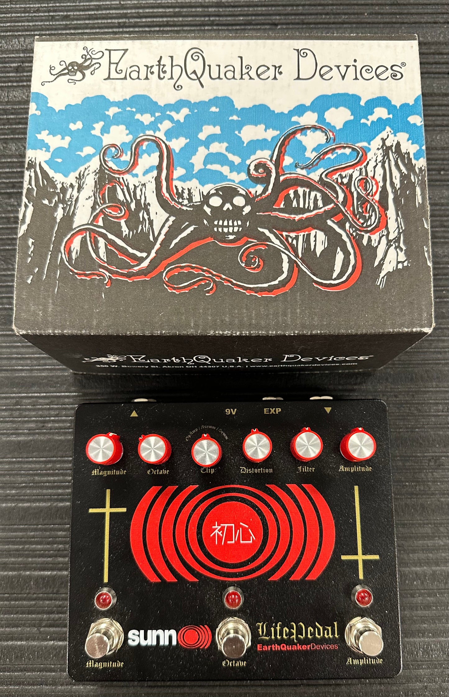 Top with box of Used EarthQuaker Devices Life Pedal Distortion & Boost w/Octave Pedal w/box TSS3858