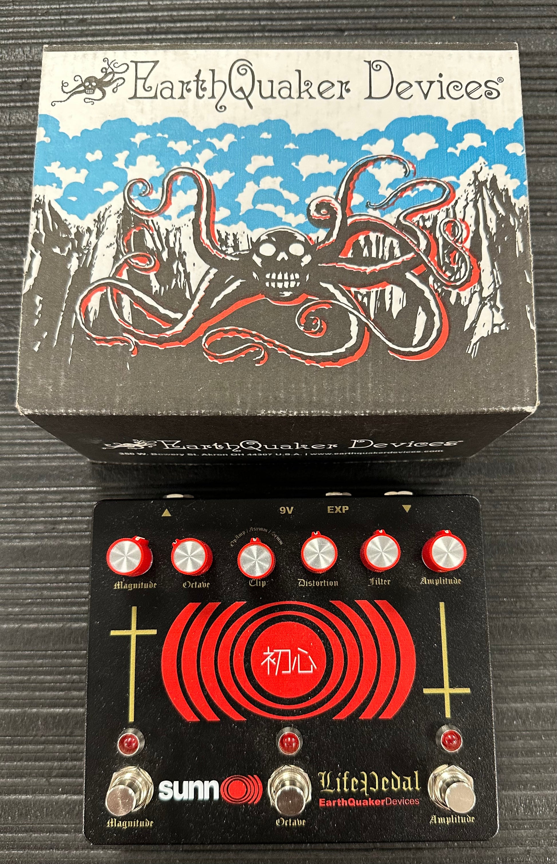 Top with box of Used EarthQuaker Devices Life Pedal Distortion & Boost w/Octave Pedal w/box TSS3858