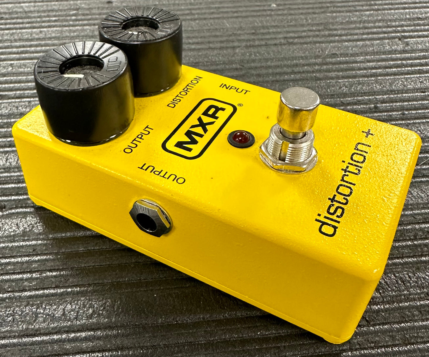 Side of Used MXR M104 Distortion + Pedal TSS3875
