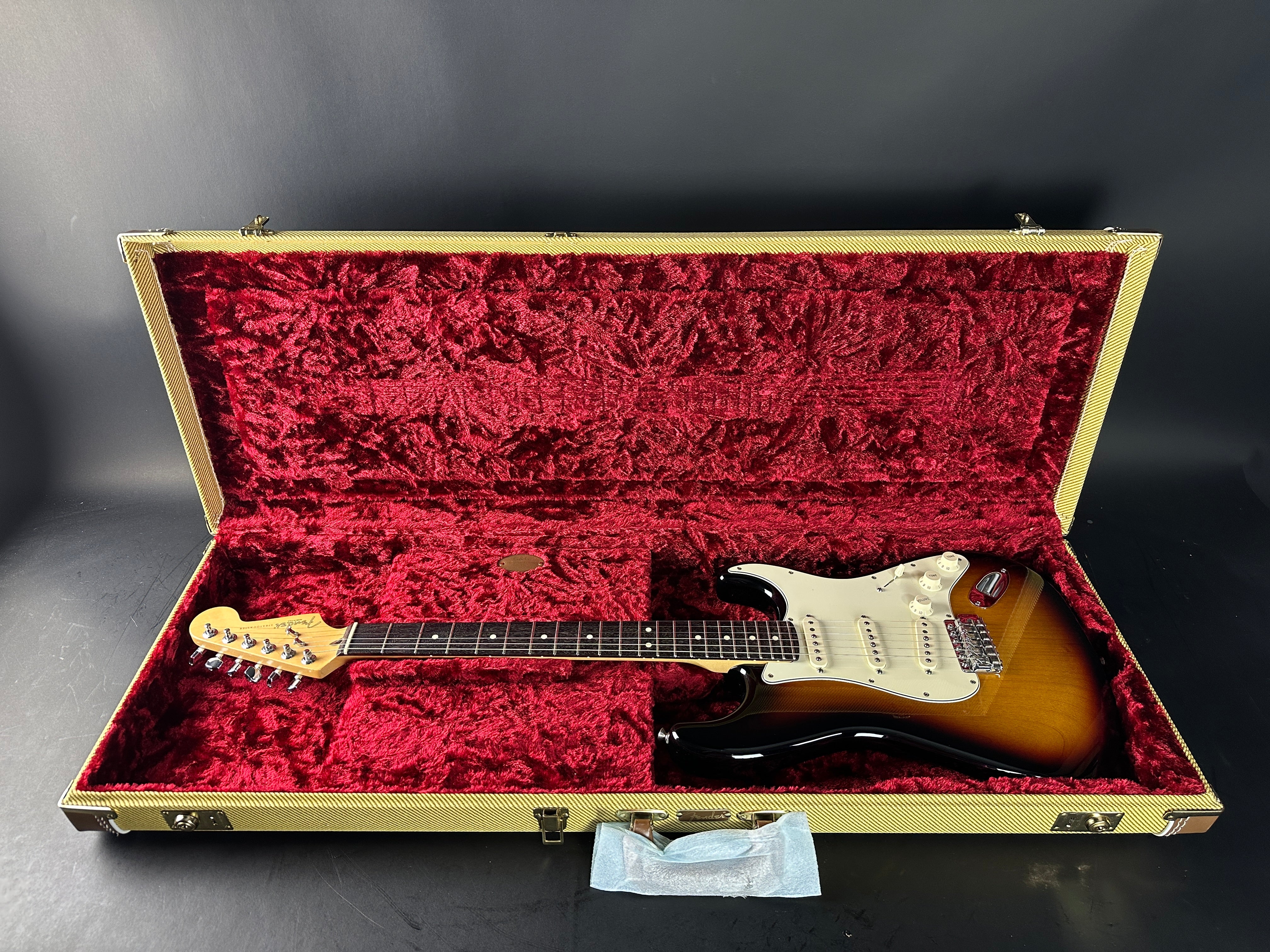 Used 2000 Fender American Standard Stratocaster Sunburst w/case