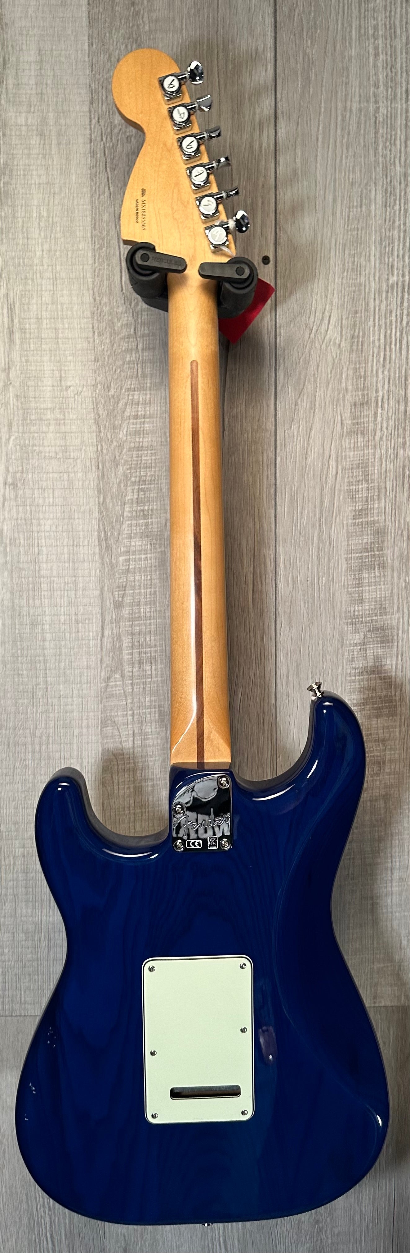 Full back of Used 2018 Fender Deluxe Stratocaster Sapphire Blue w/case TSS3944