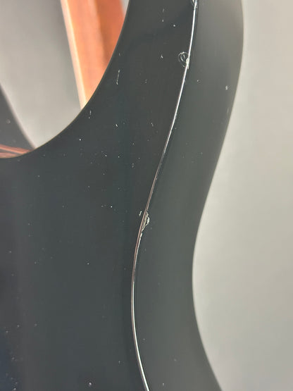 Wear on side of Used Ibanez RG470 MIJ Black.