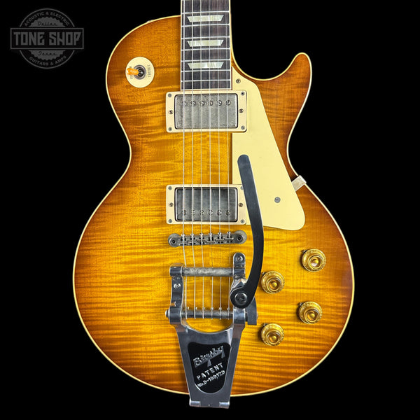 Front of Gibson Custom Dealer Select 1959 Les Paul Chambered Golden Poppy Bigsby Ultra Light Aged.