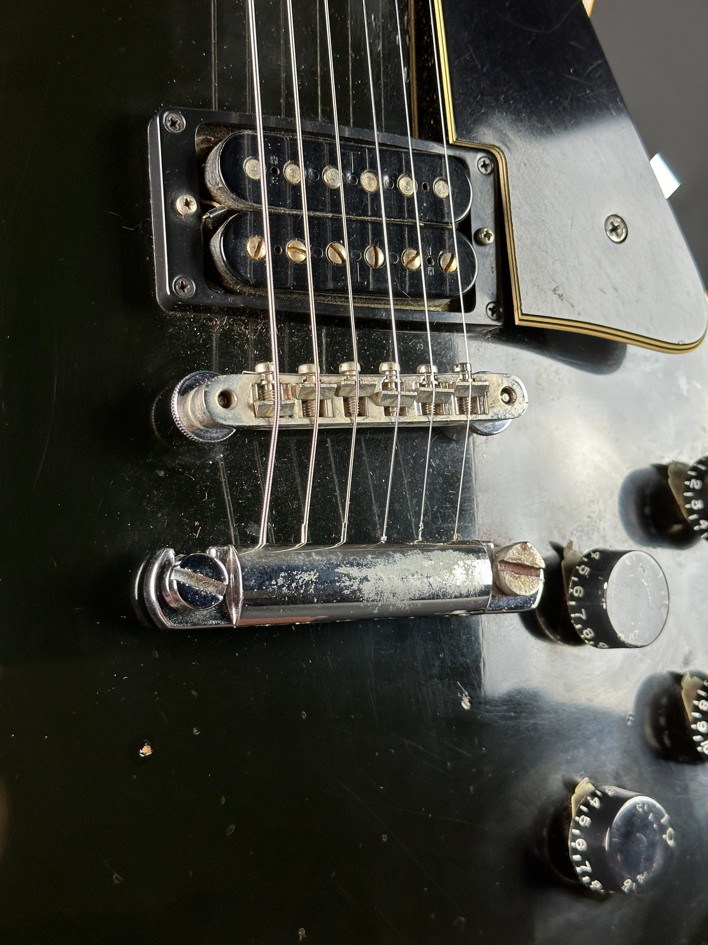 Hardware of Vintage 1973 Gibson Les Paul Custom Ebony.