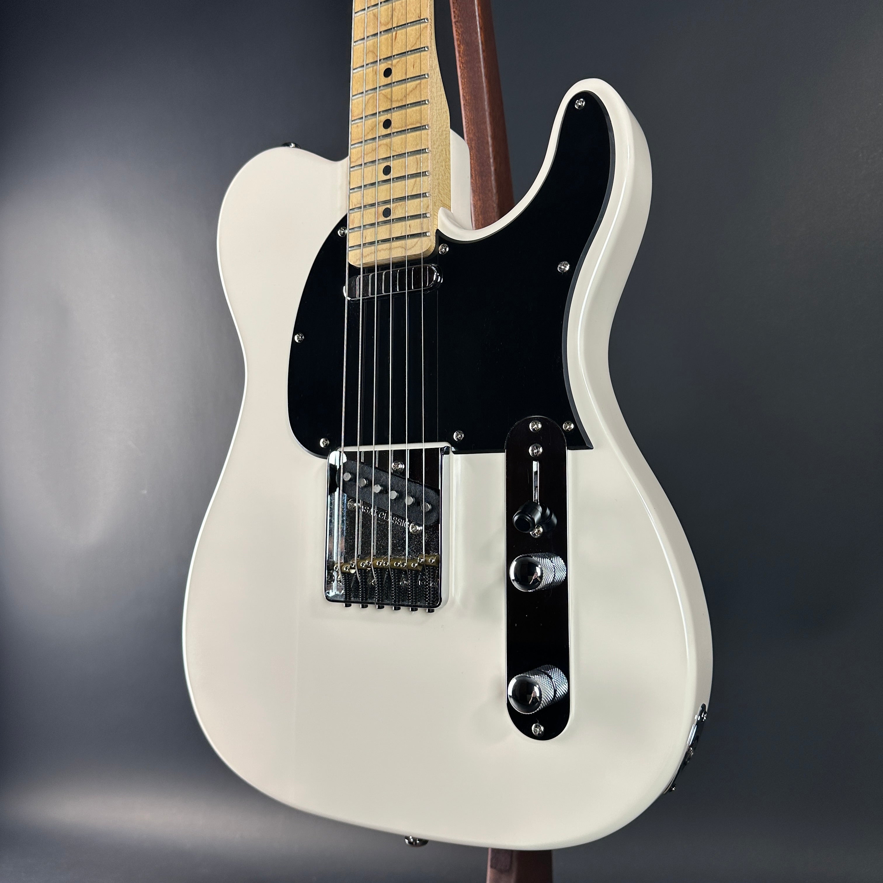 Used G&L Tribute ASAT Classic White w/soft case TSU23420 – Tone