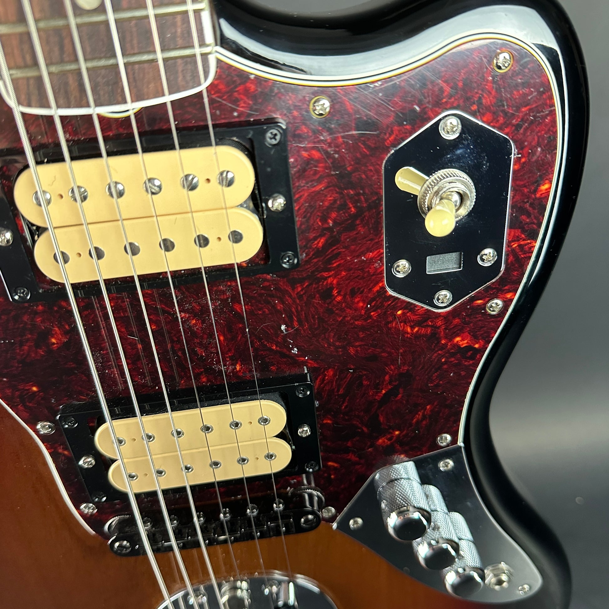 Body angle of scratches on the guitar.