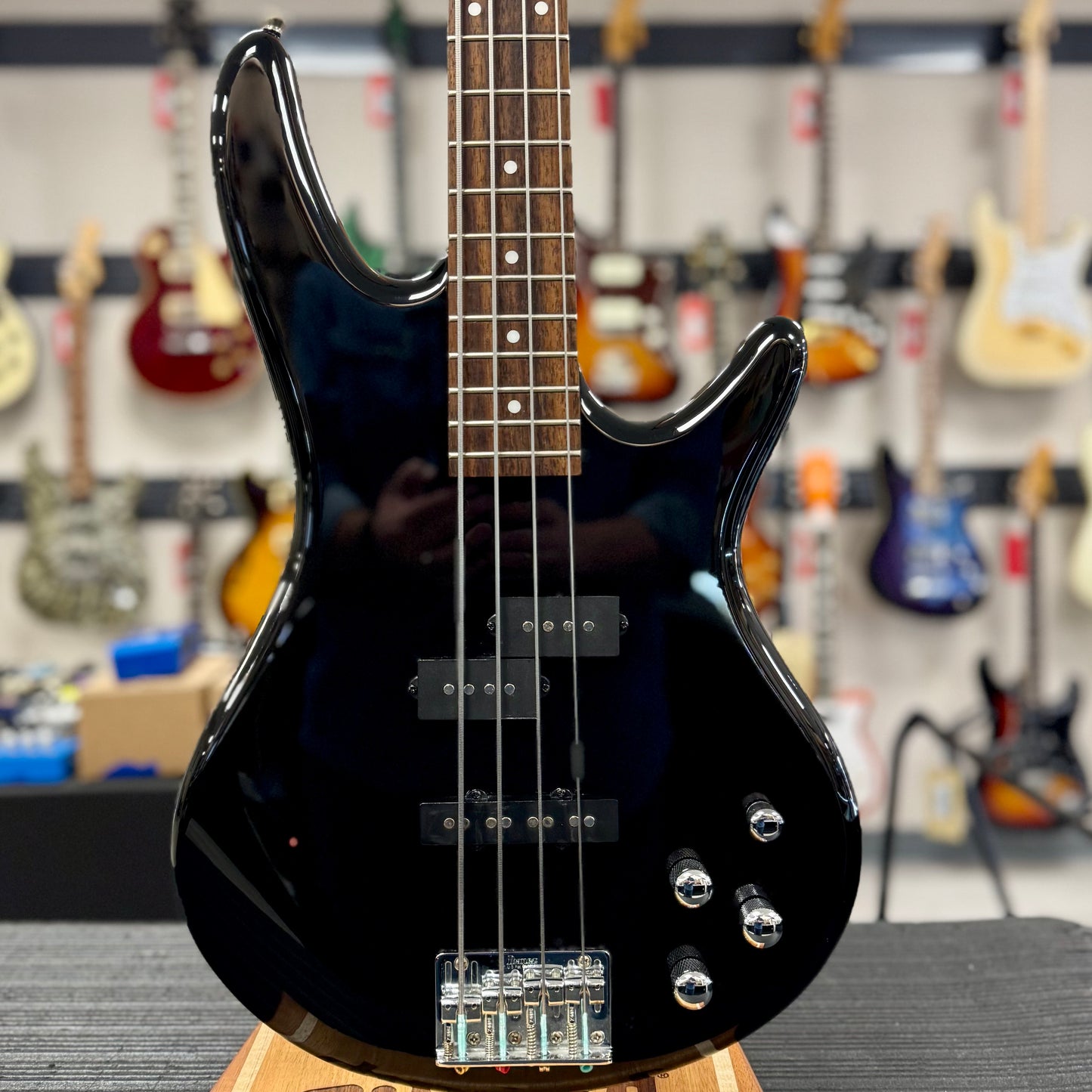Front of body of Used Ibanez GSR200 Bass TSS6332