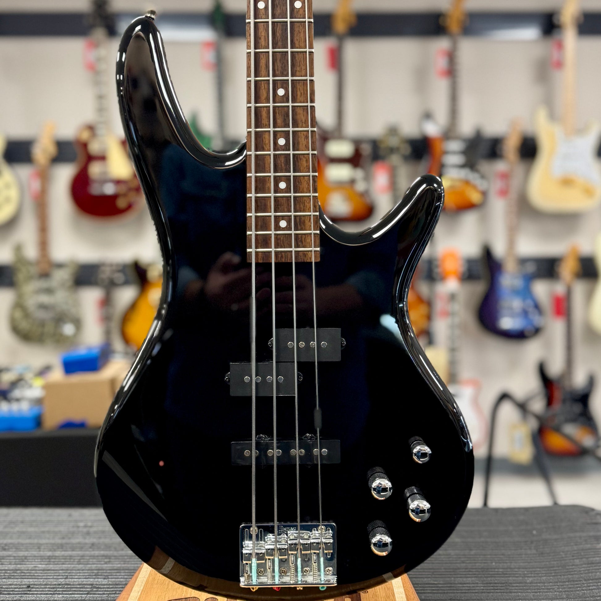 Front of body of Used Ibanez GSR200 Bass TSS6332