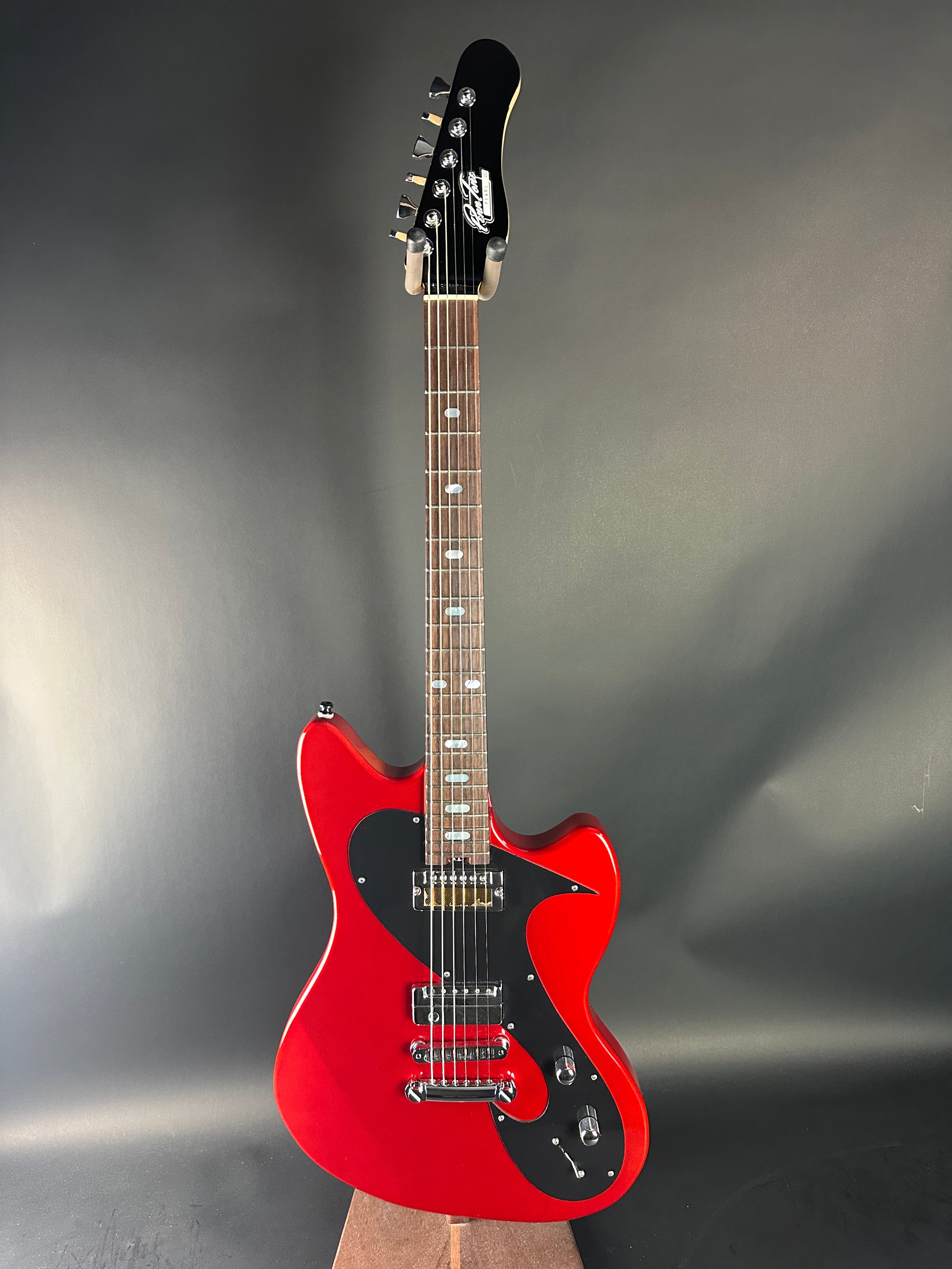 Used Penntone Pearl Candyapple Red w/case TSU23452 – Tone Shop Guitars