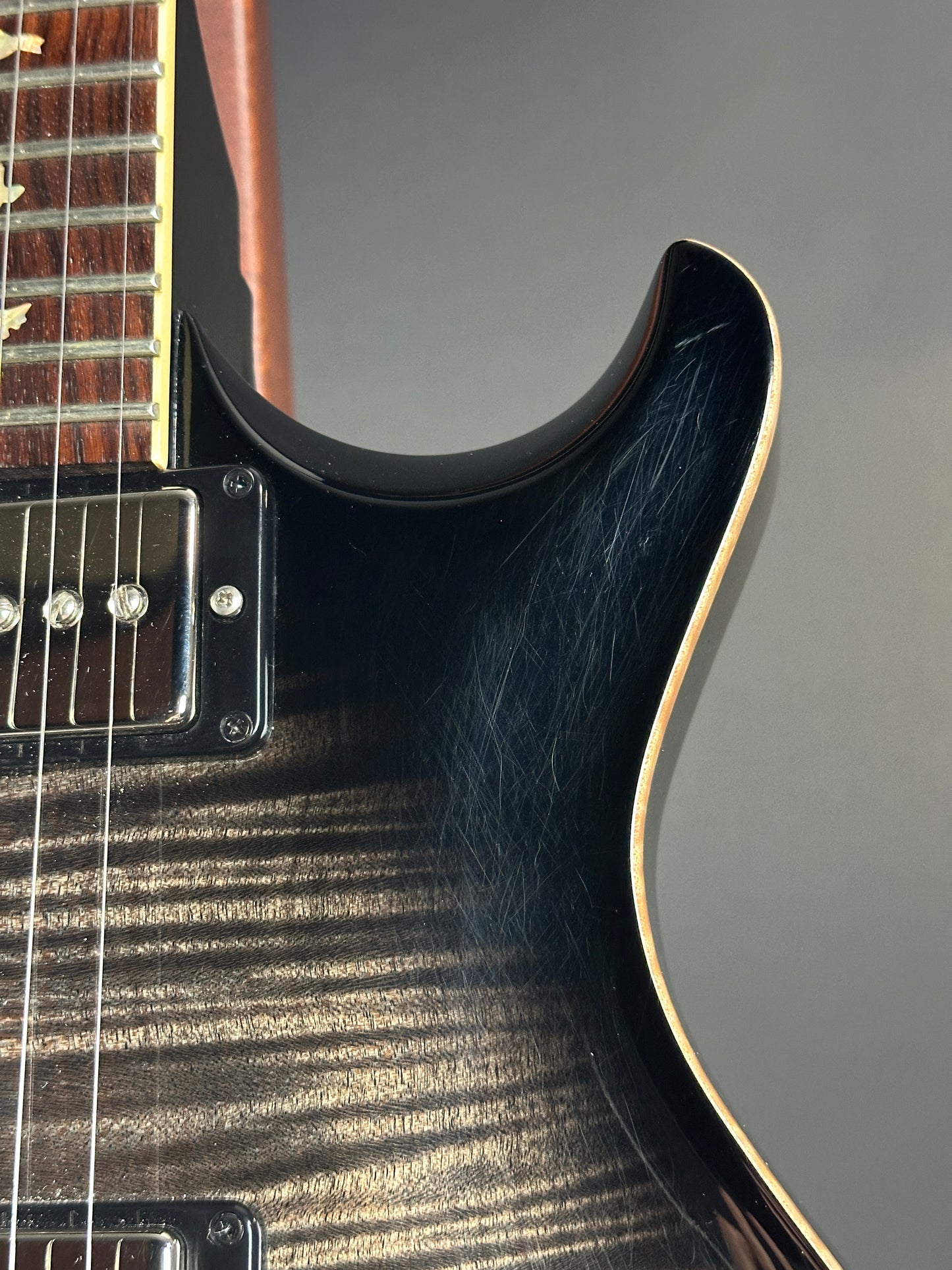 Wear on body of Used PRS SC594 McCarty Singlecut 10-Top Smokeburst.