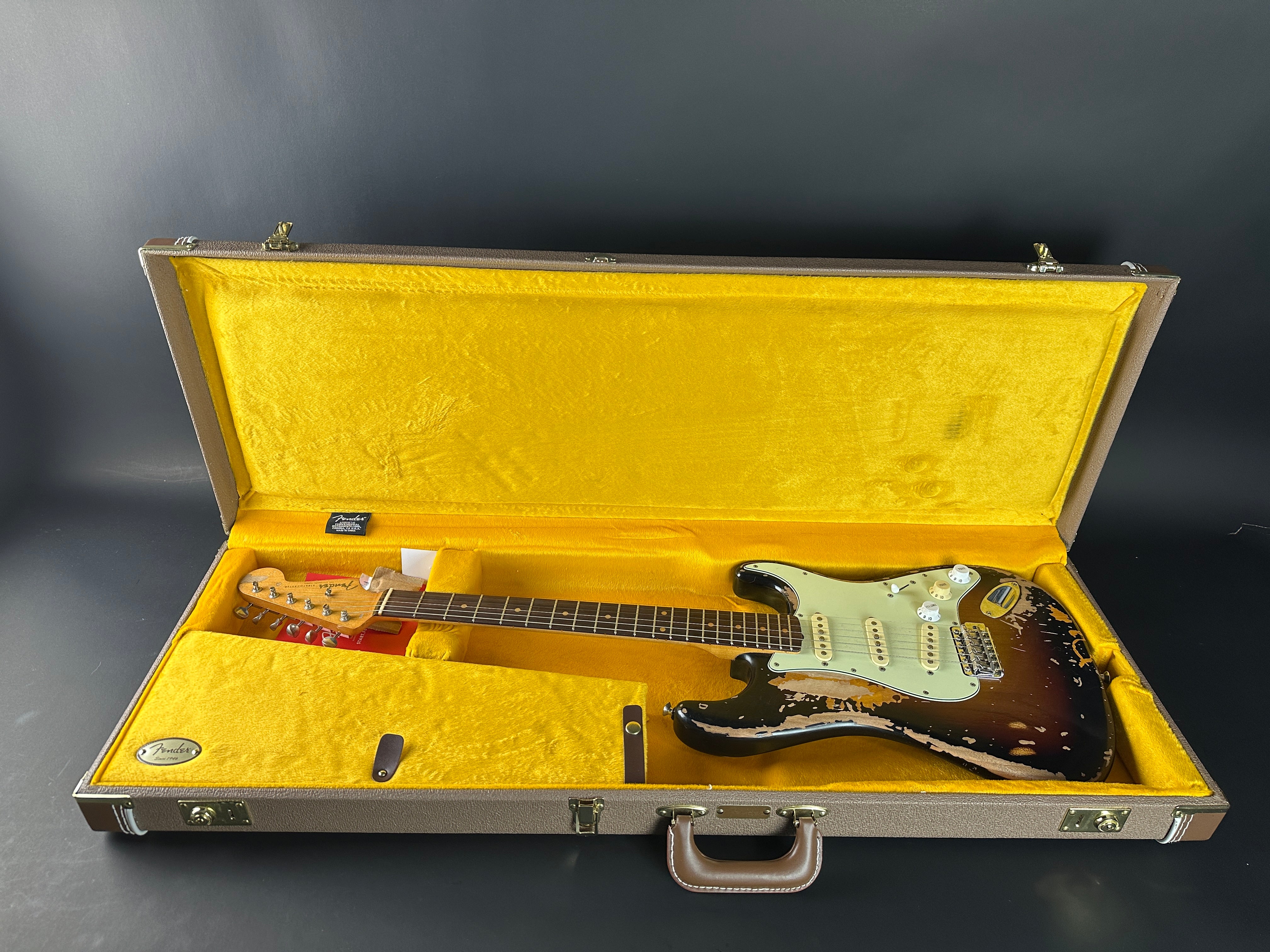 Fender Mike McCready Stratcaster ほぼ未使用美品 M01926000001000-00-720x720.jpg