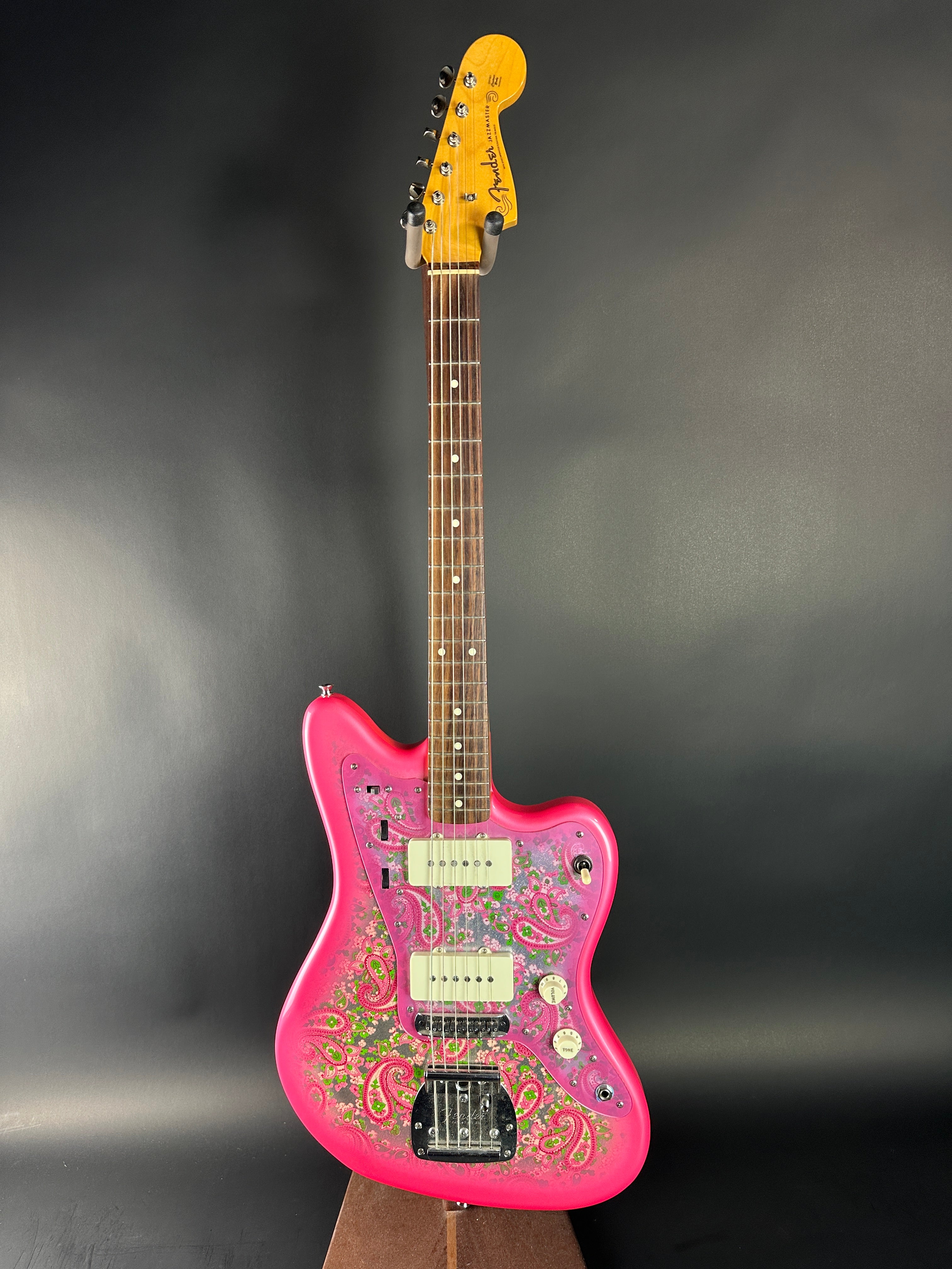 フェンダーJazzmaster 2018 Pink Paisley フィルム付き Fender MIJ Traditional '60s Jazzmaster Pink Paisley, 2018 - The