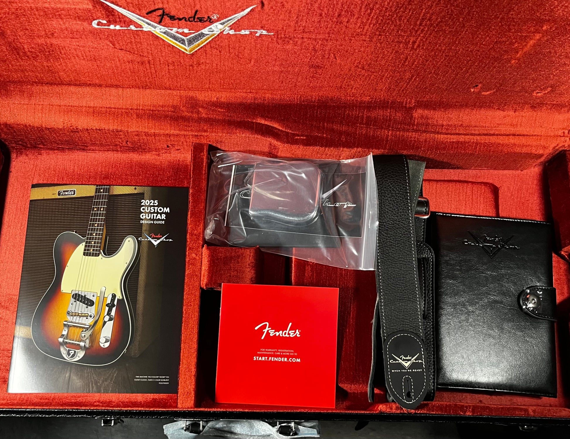 Case candy of Used 2025 Fender Custom Shop 1961 Telecaster Heavy Relic Faded Aged Candy Apple Red w/Case TFW2544