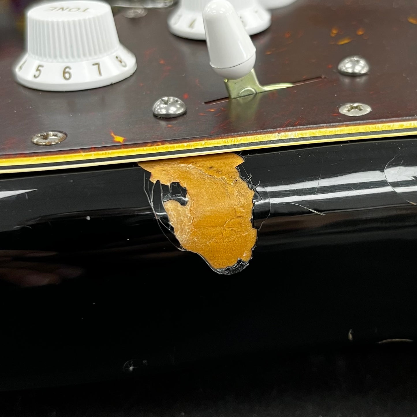 Gash on side of Used 1982 Fender ST62 Stratocaster MIJ Black w/case TFW2534