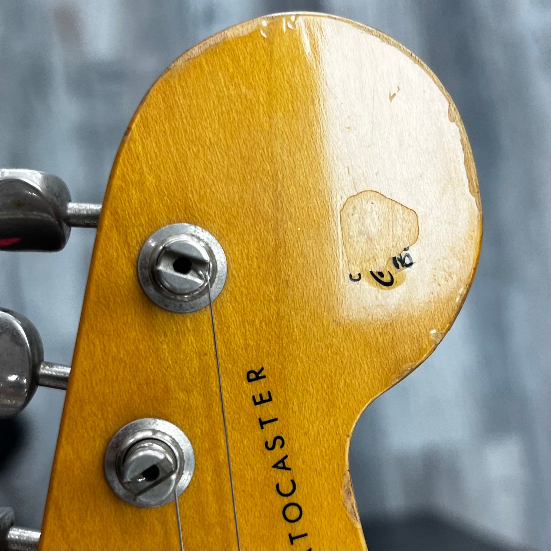 Chip on headstock of Used 1982 Fender ST62 Stratocaster MIJ Black w/case TFW2534