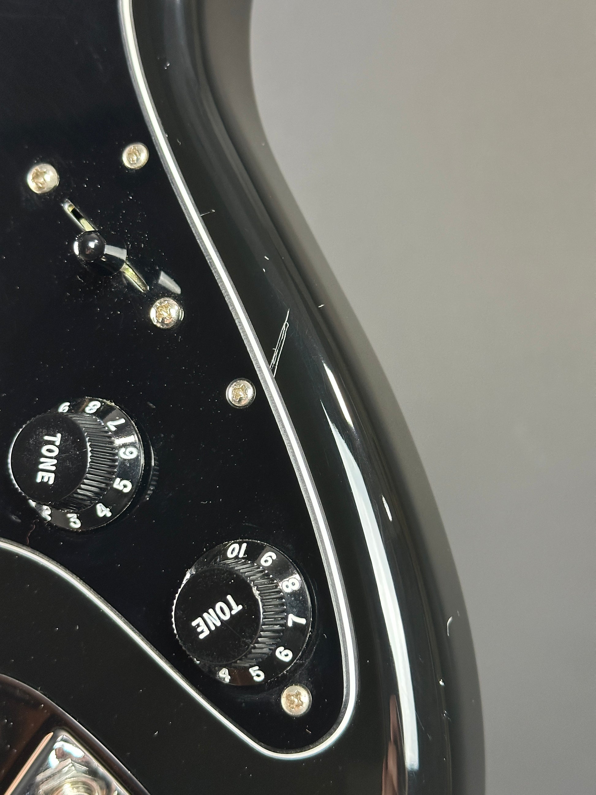 Wear on side of Used Fender Player Strat HSS.