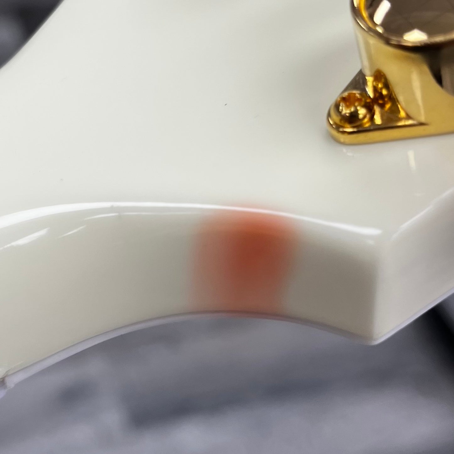 Stand rash on neck of Used 2024 Gibson 63 SG Custom Reissue w/Maestro Vibrola Classic White w/Case TFW2604