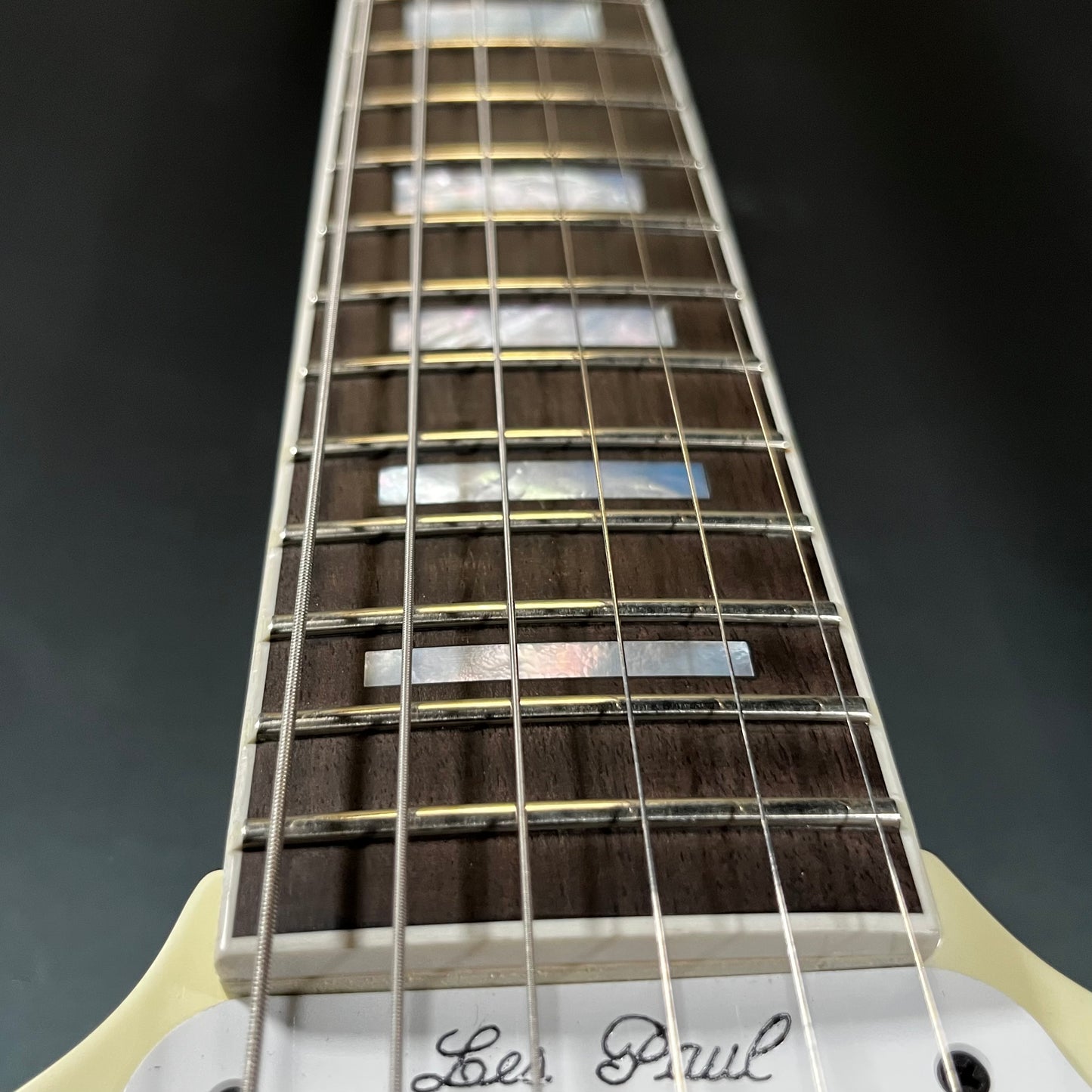 Fret board of Used 2024 Gibson 63 SG Custom Reissue w/Maestro Vibrola Classic White w/Case TFW2604