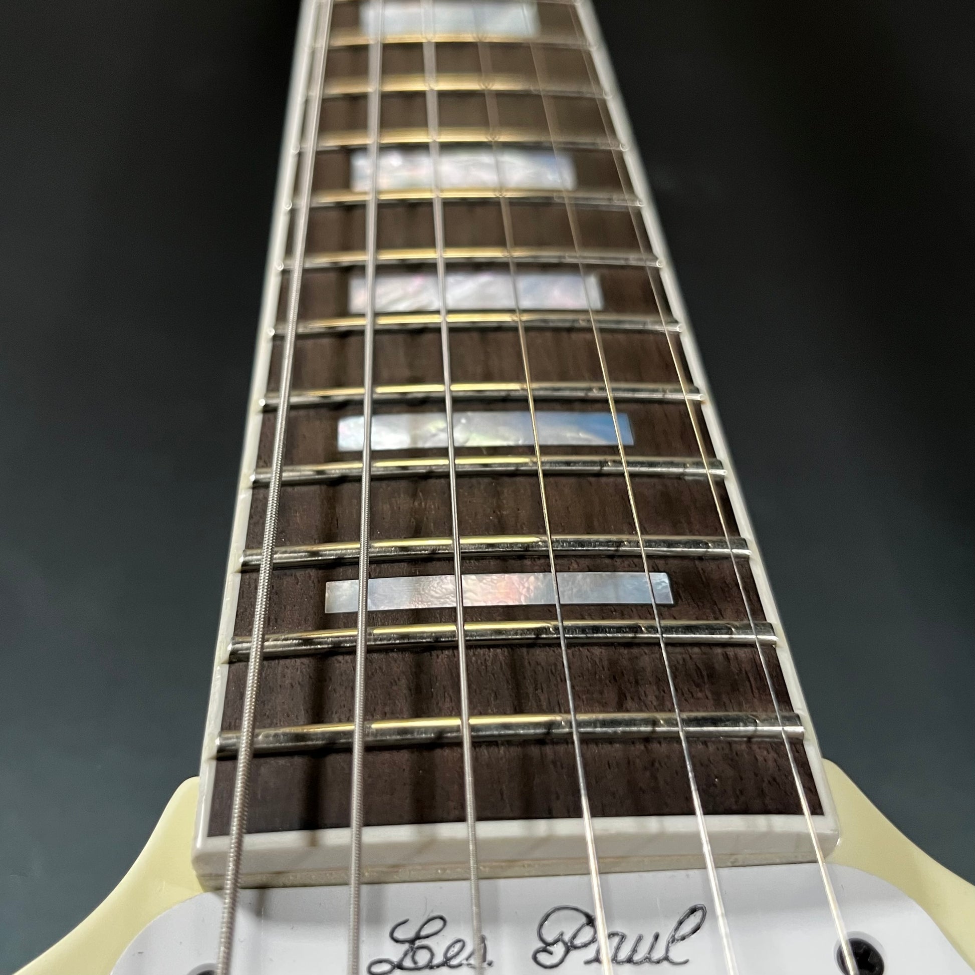 Fret board of Used 2024 Gibson 63 SG Custom Reissue w/Maestro Vibrola Classic White w/Case TFW2604