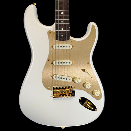 Front of Fender Custom Shop 56/63 Stratocaster NOS Arctic Pearl w/case