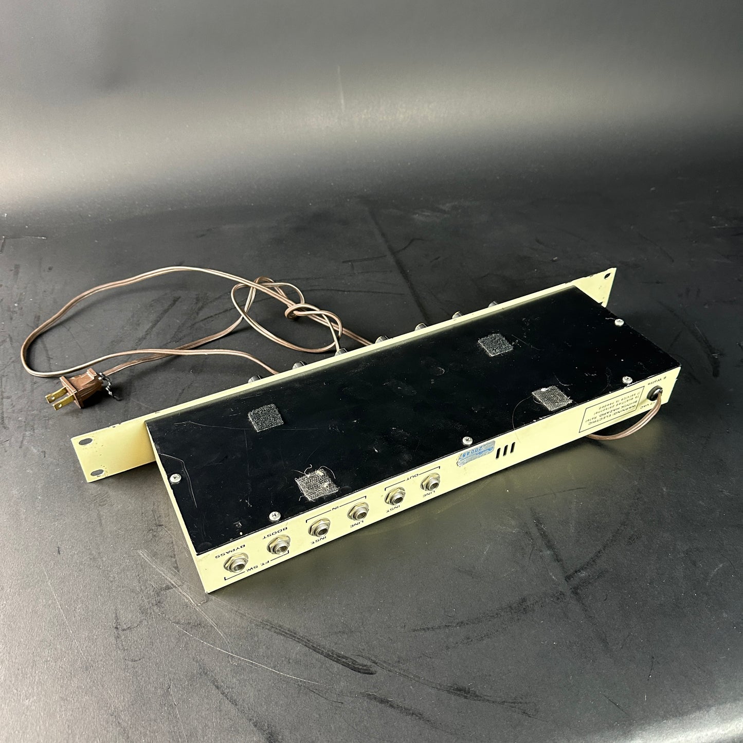 Bottom of Used Chandler Tube Driver Rack Mount.