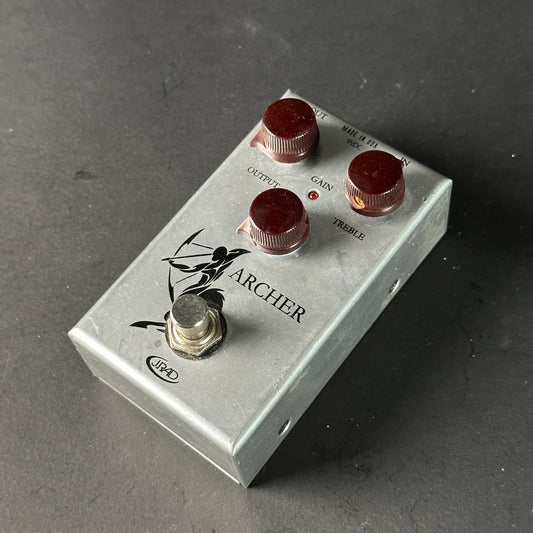 Guitar effects pedal with 'Archer' branding on a dark background