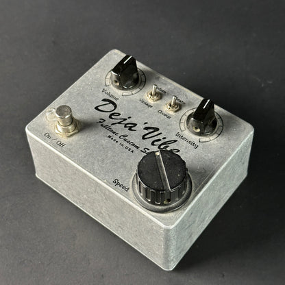 Guitar effects pedal with 'Deja'Vibe' branding on a dark background