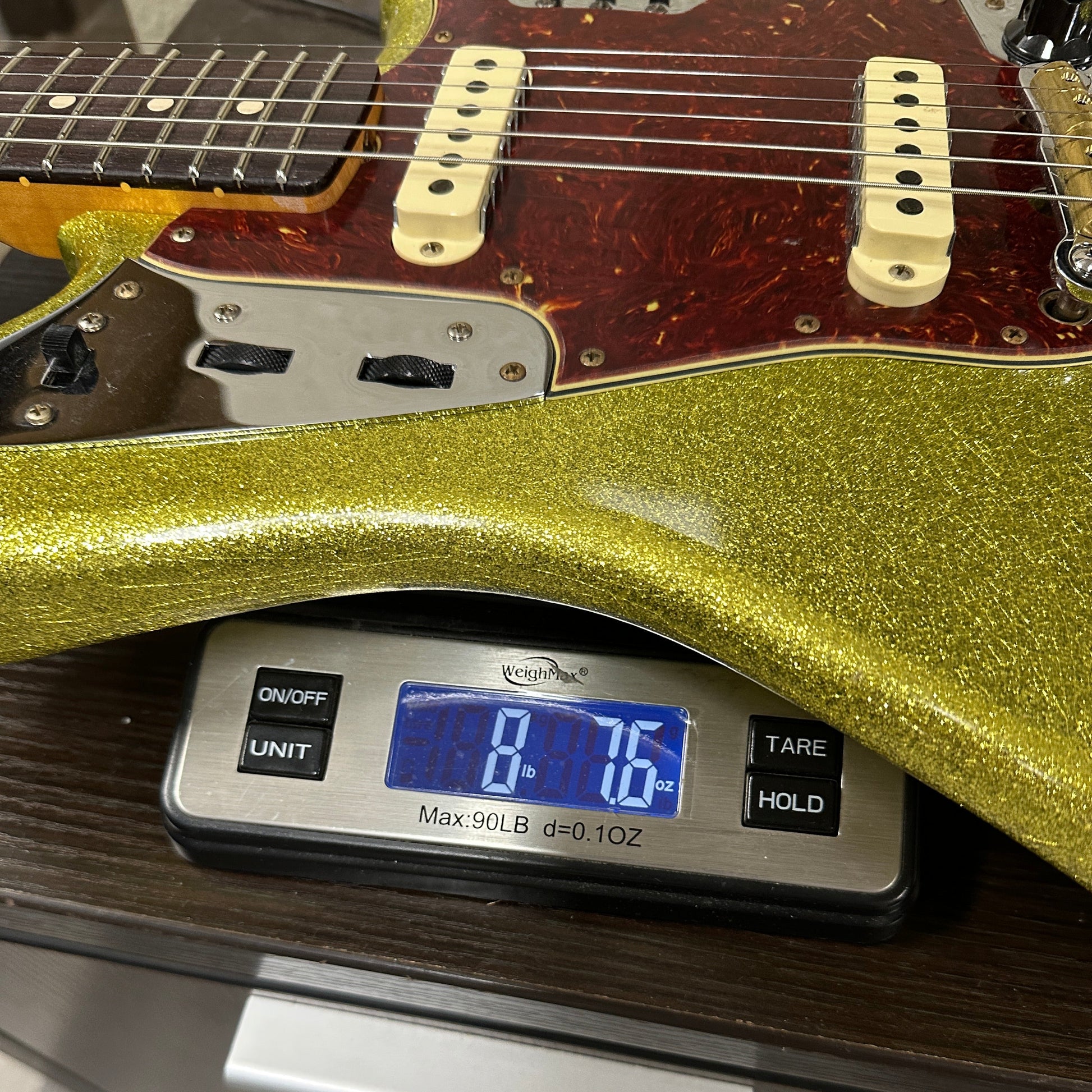 Fender Custom Shop 1962 Jaguar Journeyman Relic PHC CHSP on scale displaying weight.