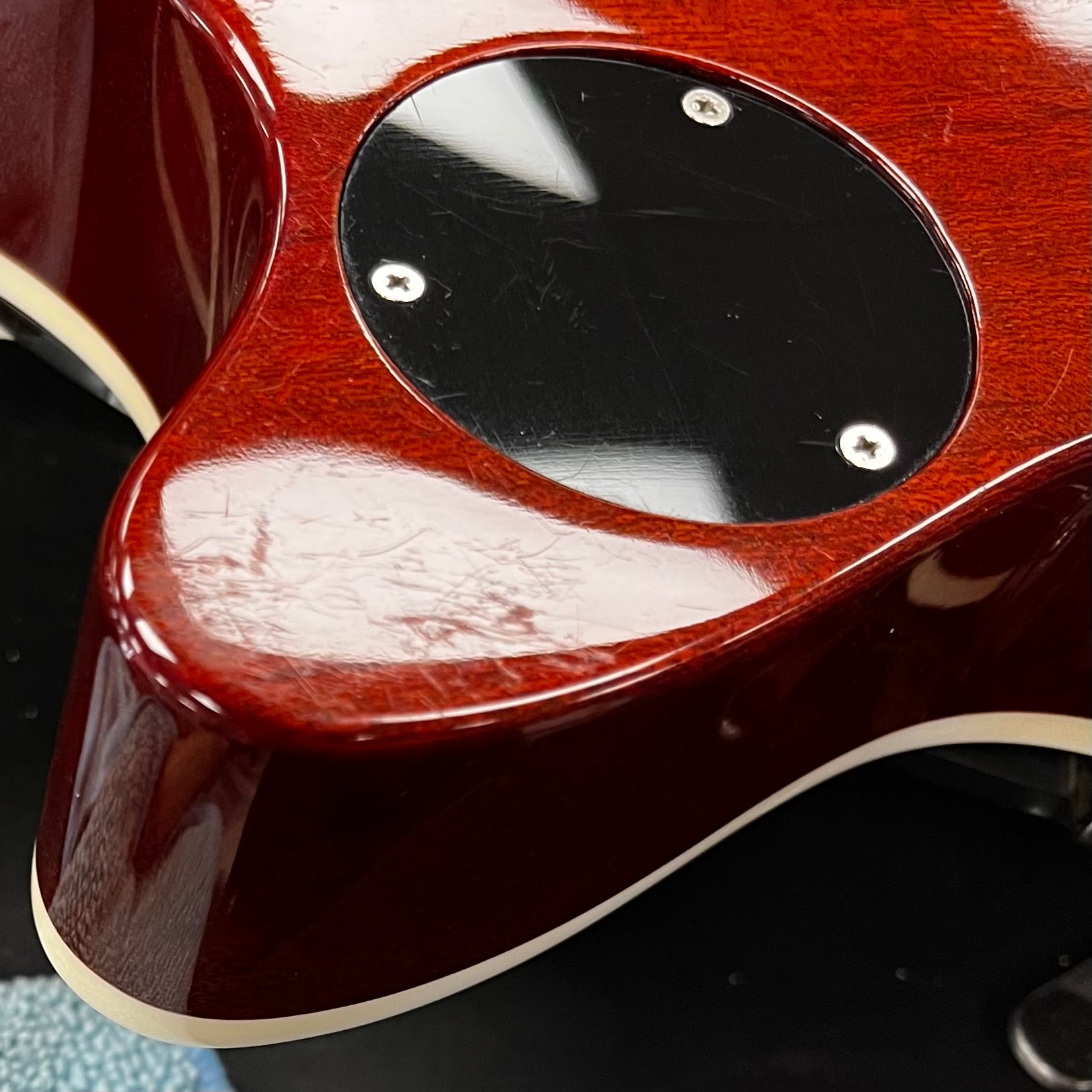 Wear on back of Used 2011 Gretsch G6128T Duo Jet Black w/Bigsby w/Case TFW2662