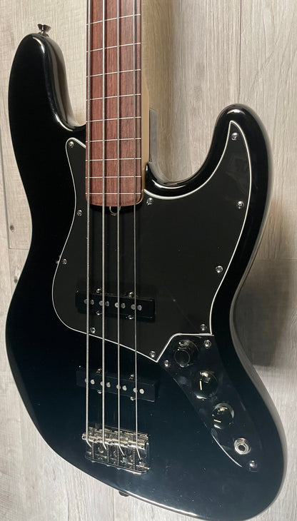 Front right of Used 2005 Fender American Jazzbass Fretless Black TSS2892.
