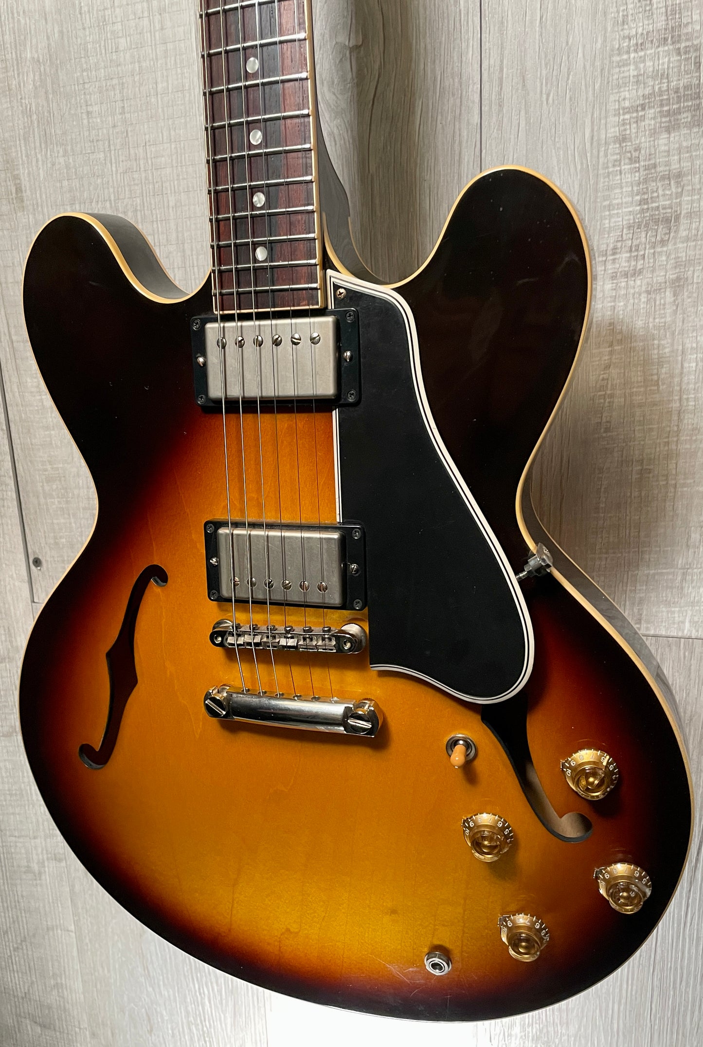 Front right of Used 2008 Gibson Custom Shop 1958 ES-335 50th Anniversary Sunburst TSS2911.