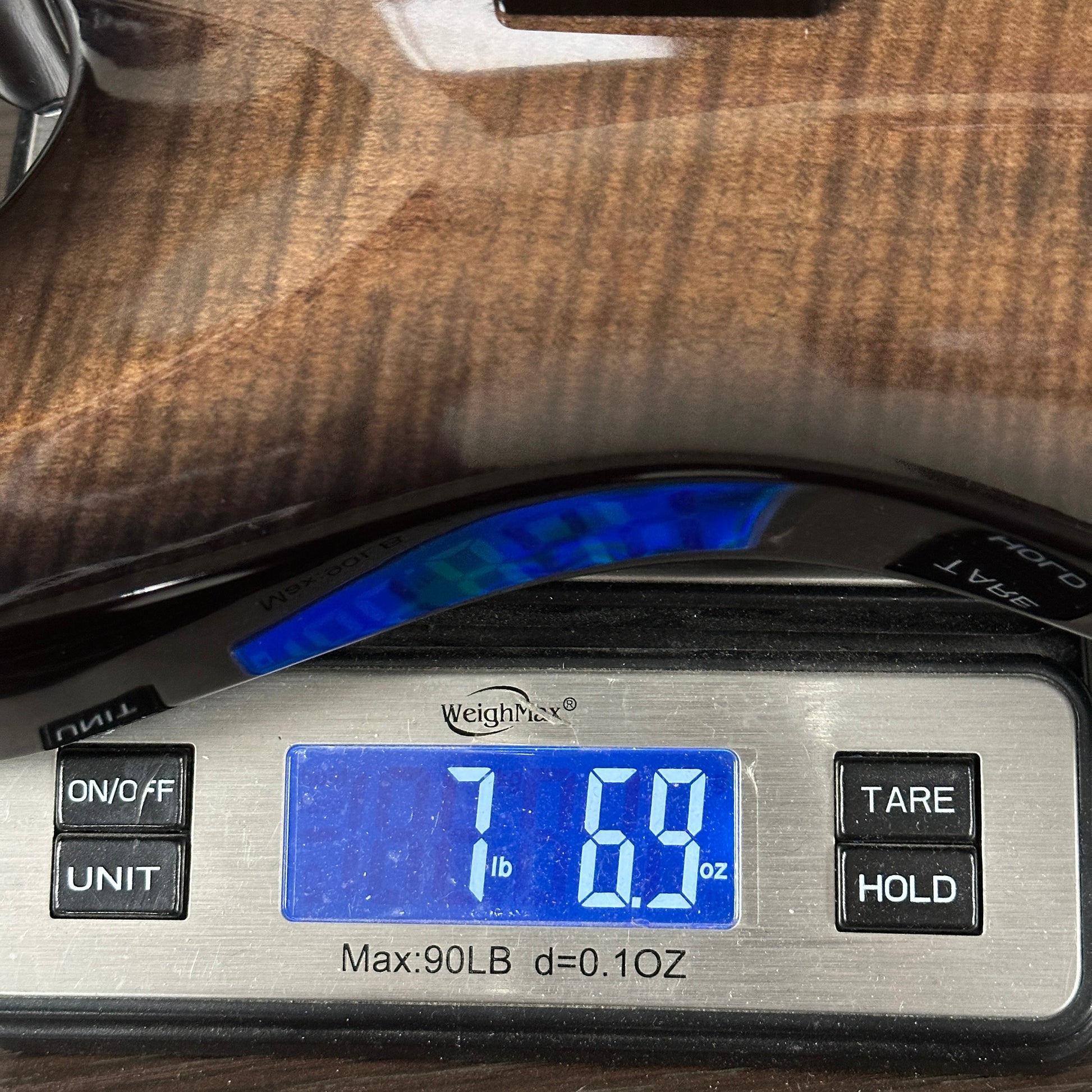 Digital scale displaying weight on a wooden surface