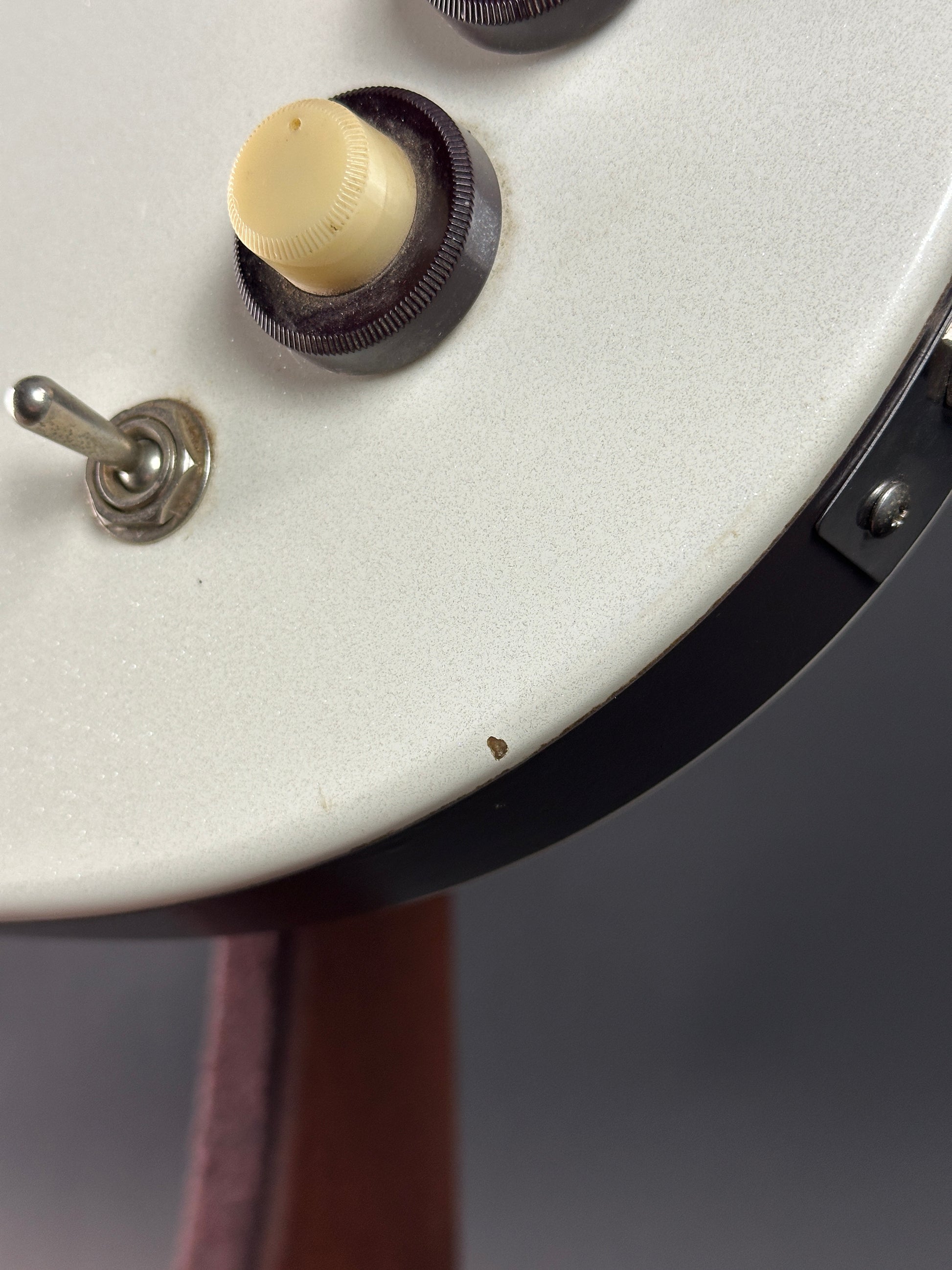 Wear on Used Danelectro 6/12 Doubleneck White.