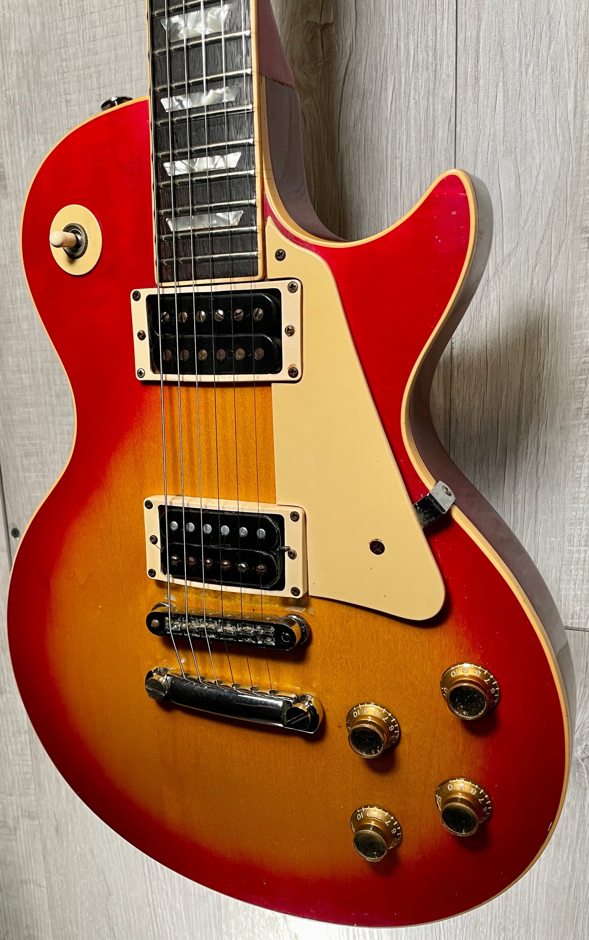 Side view of Used Vintage 1978 Gibson Les Paul Standard Cherry Sunburst w/Changed Tuners & Chainsaw Case