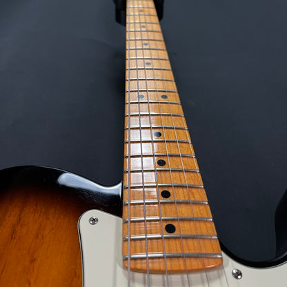 Fret board of Used 2017 Fender Limited Edition Strat-Tele Hybrid 2 Tone Sunburst w/Case TFW2733