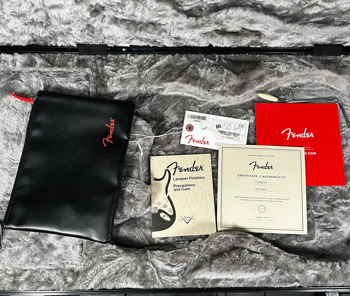 Case candy of Used 2017 Fender Limited Edition Strat-Tele Hybrid 2 Tone Sunburst w/Case TFW2733