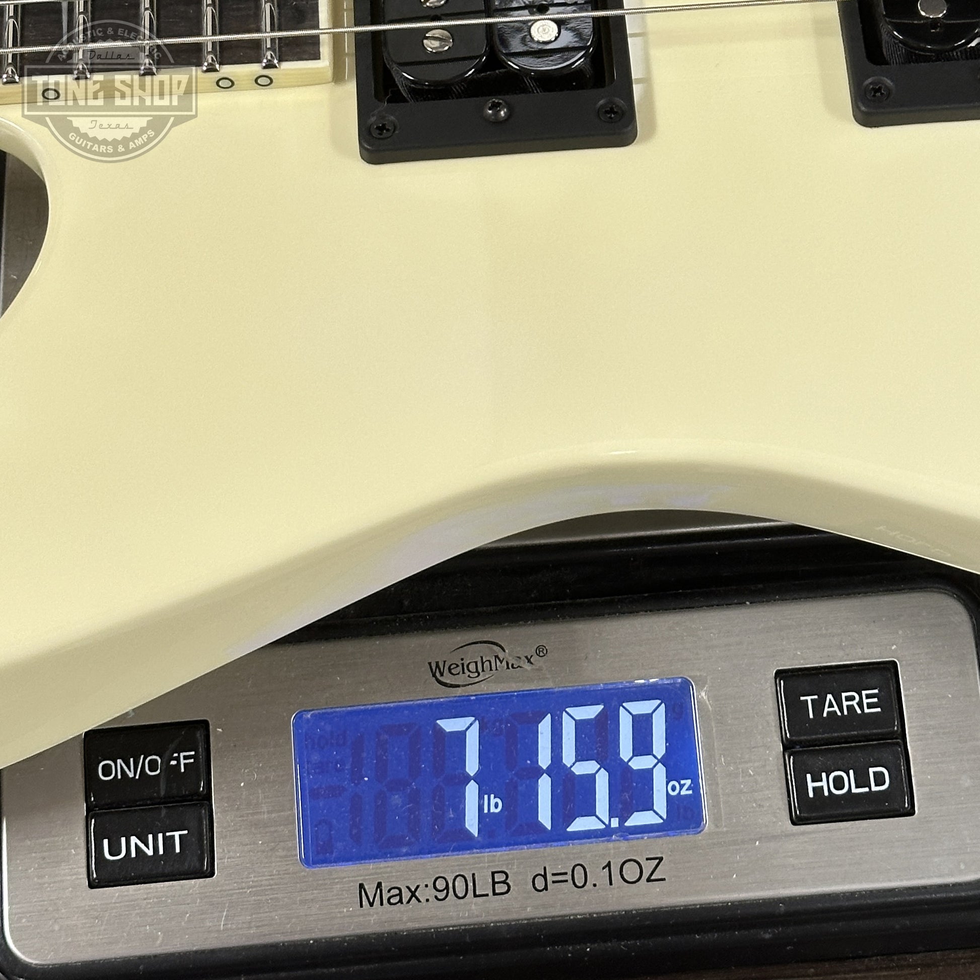 Weight of Jackson Custom Shop TSG Illuminati SL2H FR Vanilla Shake wcase J11274.