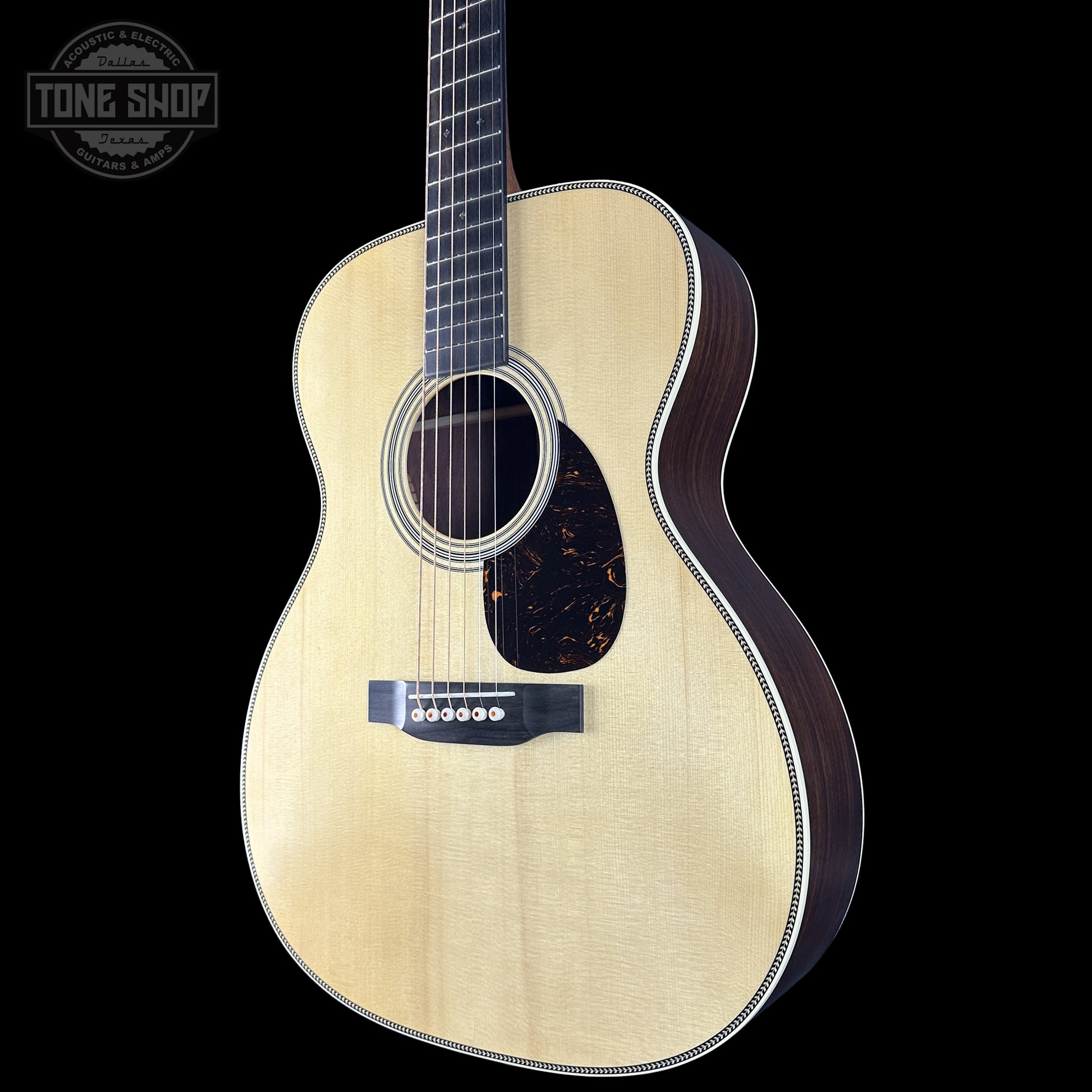 Front right angle of Martin Custom Shop 000 14-Fret Wild Grain East Indian Rosewood 2981110 body.