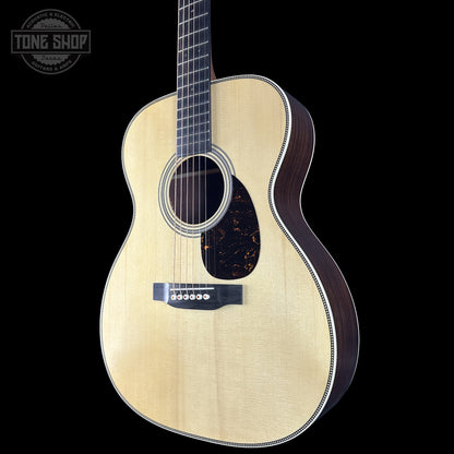 Front right angle of Martin Custom Shop 000 14-Fret Wild Grain East Indian Rosewood 2981110 body.