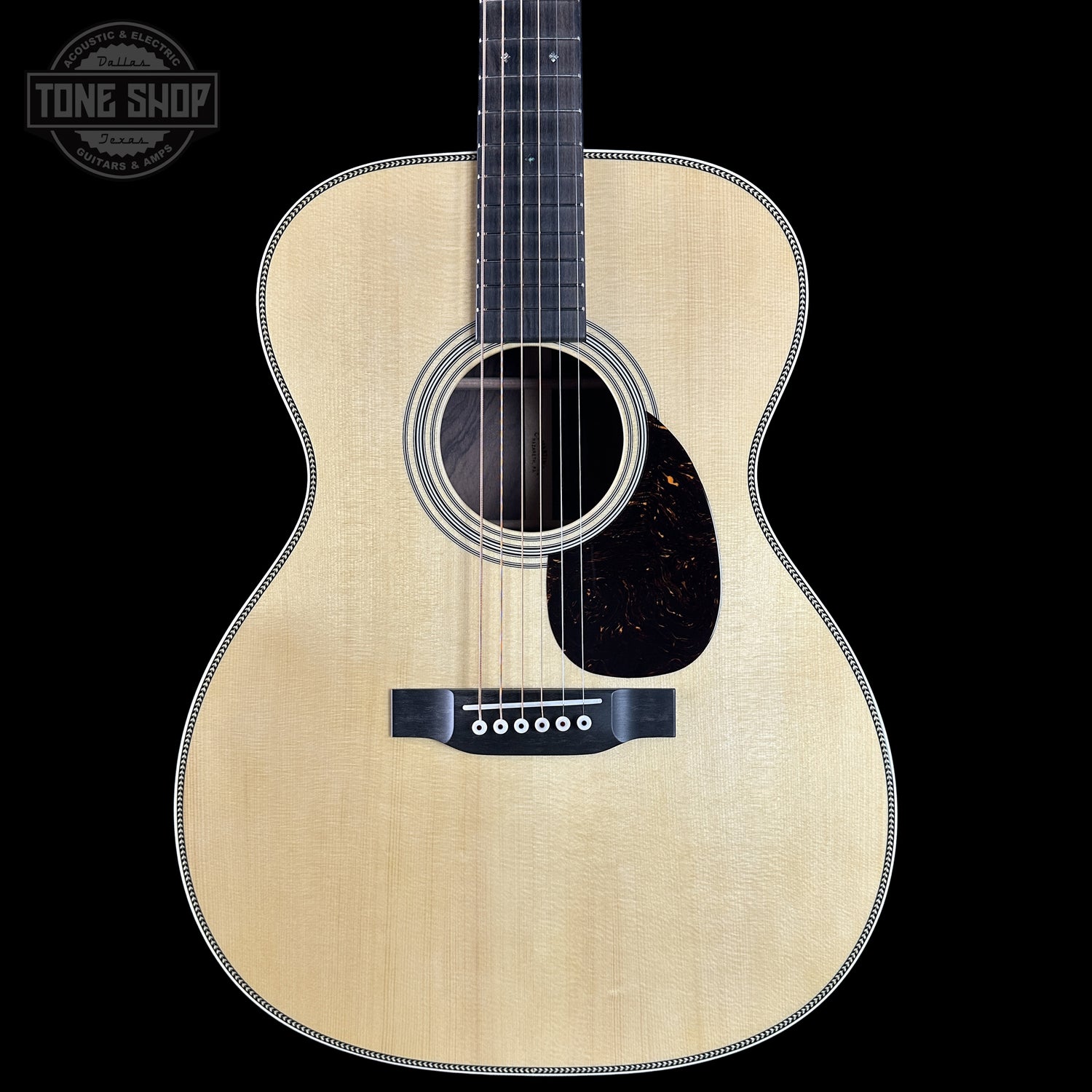 Front of Martin Custom Shop 000 14-Fret Wild Grain East Indian Rosewood 2981111.