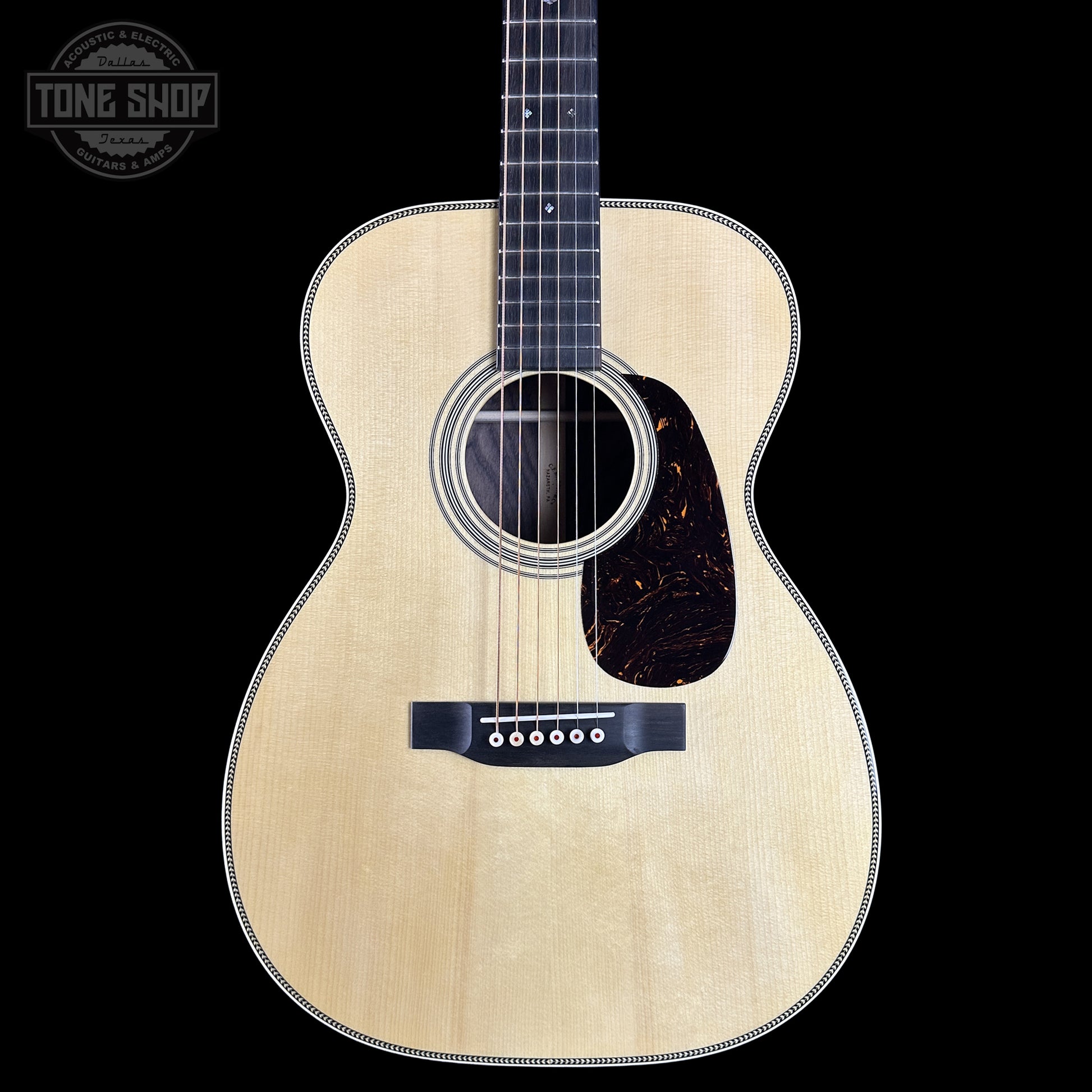 Front of Martin Custom Shop 00 14-Fret Wild Grain East Indian Rosewood.