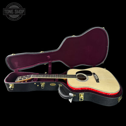 Martin Custom Shop Dread 14-Fret Quilted Maple in case.