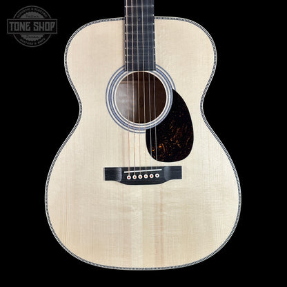 Front of Martin Custom Shop 000 14-Fret Quilted Maple.