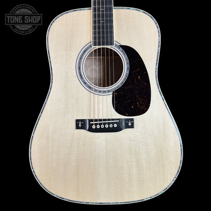 Front of Martin Custom Shop Dread 14-Fret Quilted Maple.