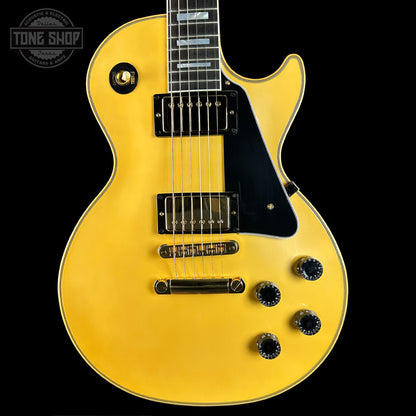 Front of Gibson Custom Les Paul Custom Chambered Heavy Antique White VOS.